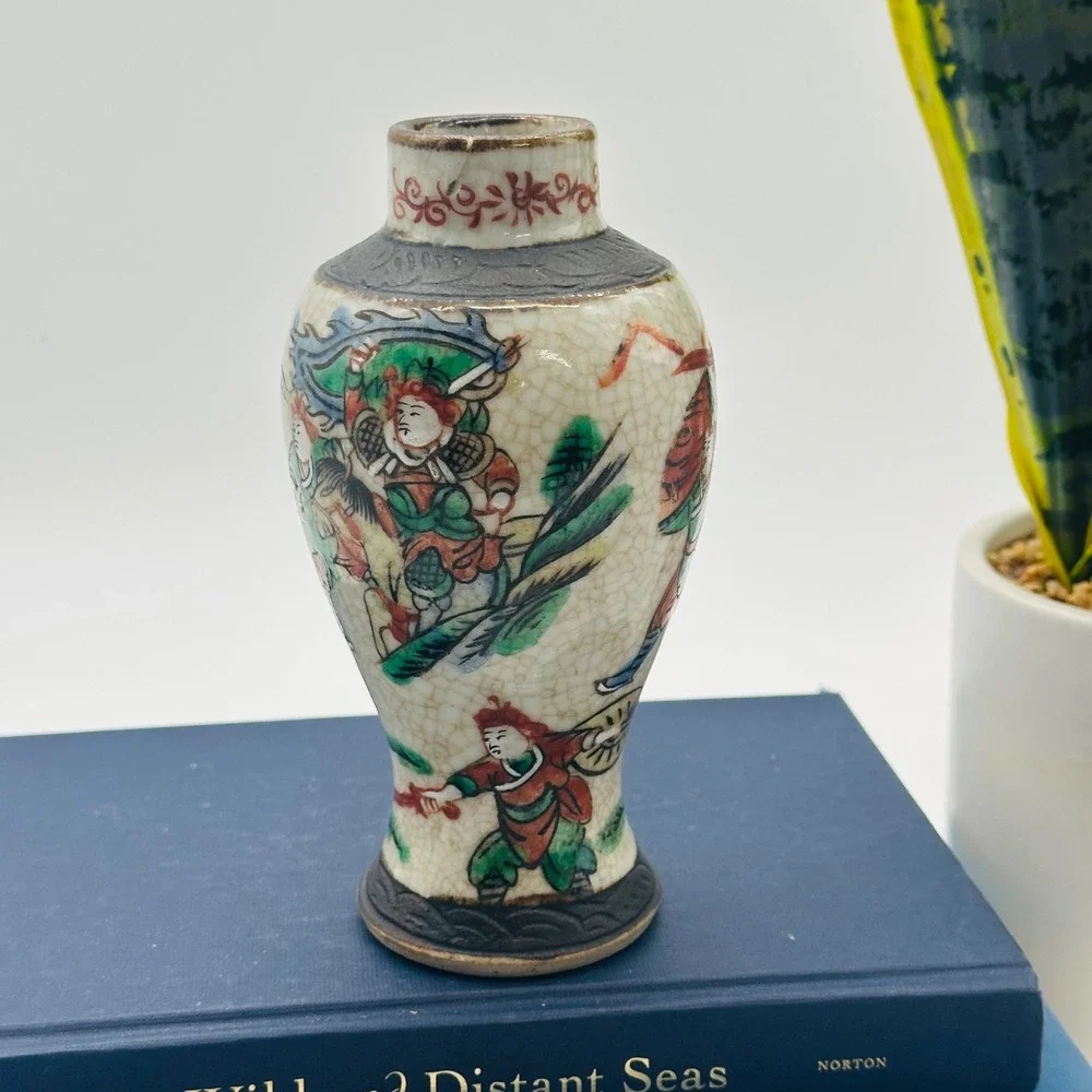 Vintage or Antique Chinese Nanking Crackle Glaze Vase Warrior Battle Scene 6.25